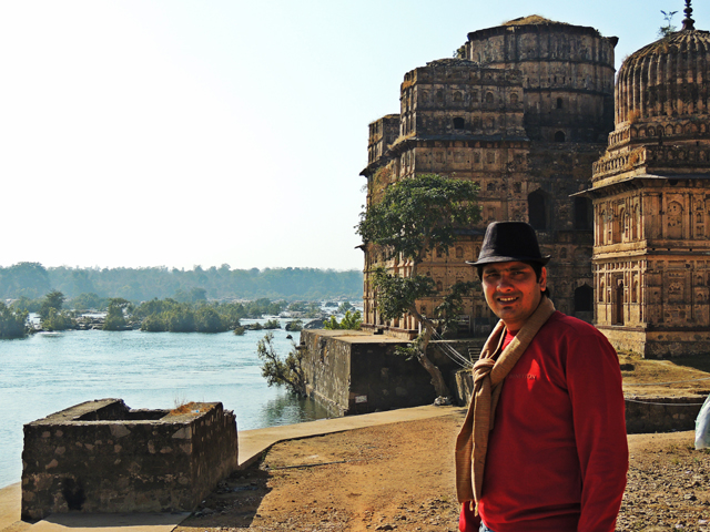 Amit front of Chhatri