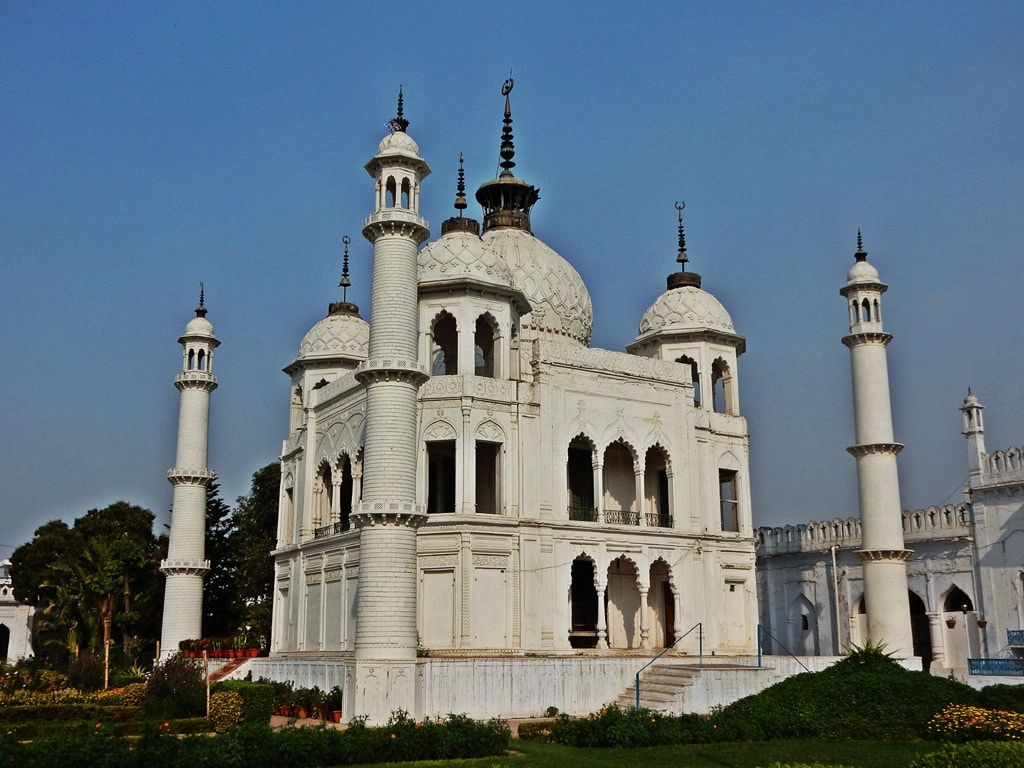 Mosque inside Chhota Imambara Premises