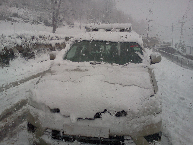 Our car retuning from Sonmarg