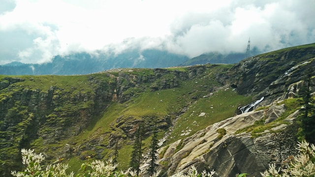 on the way to Rohtang Pass