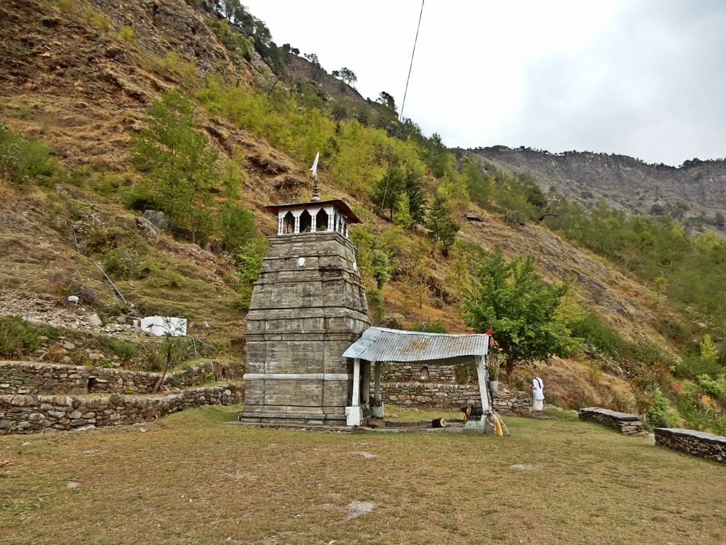 Lord Shiva Temple on Deoria Tal trek