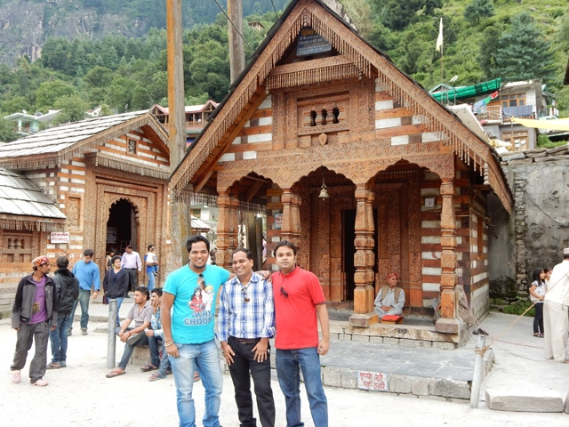 Ekansh, Rohit and Sanjay near Vashist Temple