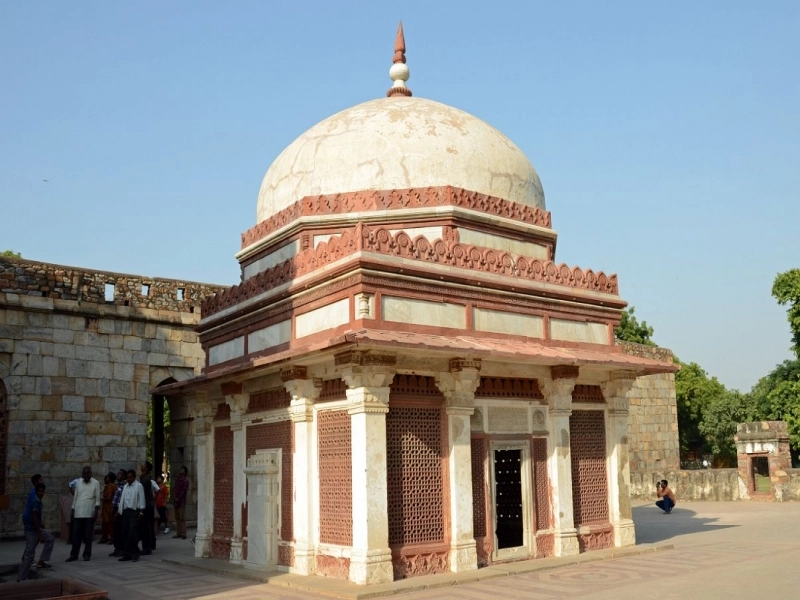 Tomb of Imam Zamin